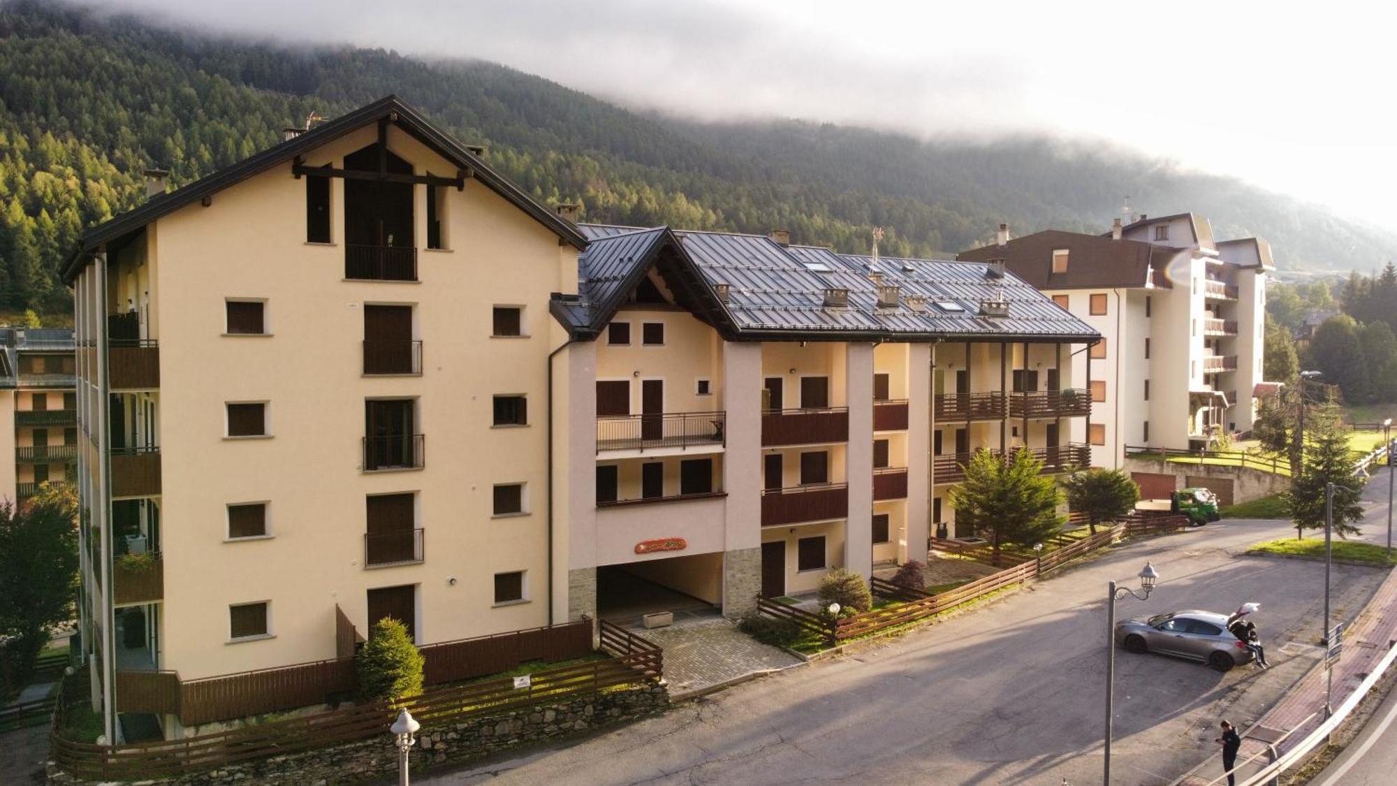 Aprica , Lusso A 300M Dalle Piste Da Sci, Garage Privato E Deposito Sci Gratuito Le Bratte Luaran gambar